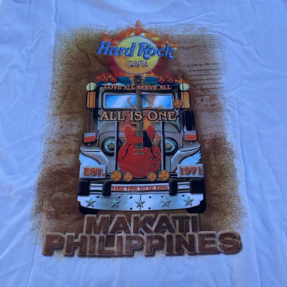 Hard Rock Makati Philippines Short Sleeve T Shirt in Size XL.